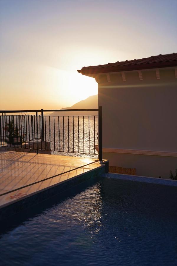 Guemues Yazar Hotel Kaş Esterno foto