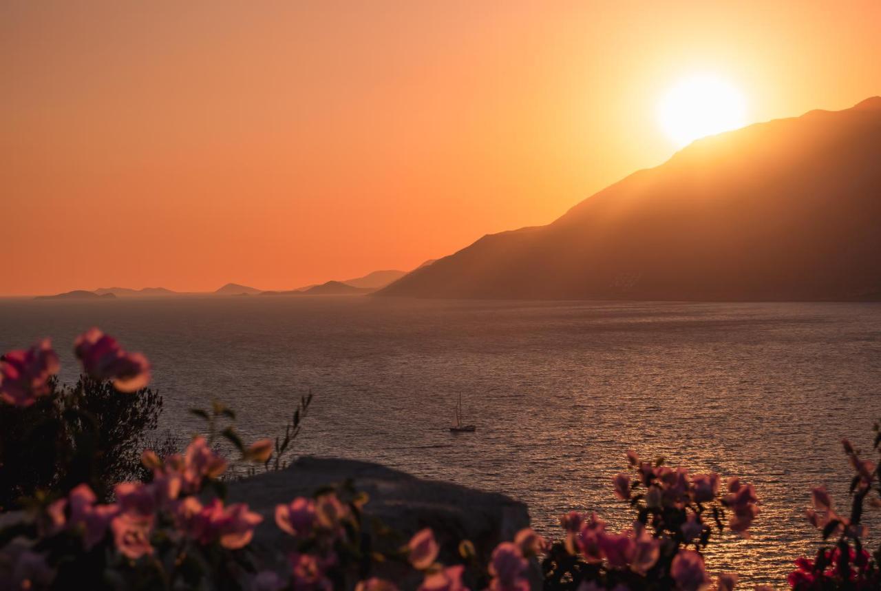 Guemues Yazar Hotel Kaş Esterno foto