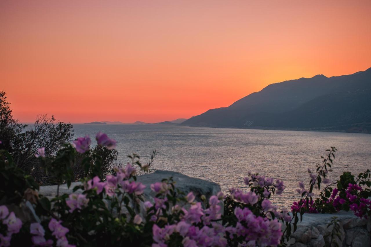 Guemues Yazar Hotel Kaş Esterno foto